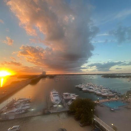 Panoramic Luxurious Waterfront One Bedroom Apartment With Miami Skyline View Free Parking 5Min Drive To Miami Beach Kültér fotó