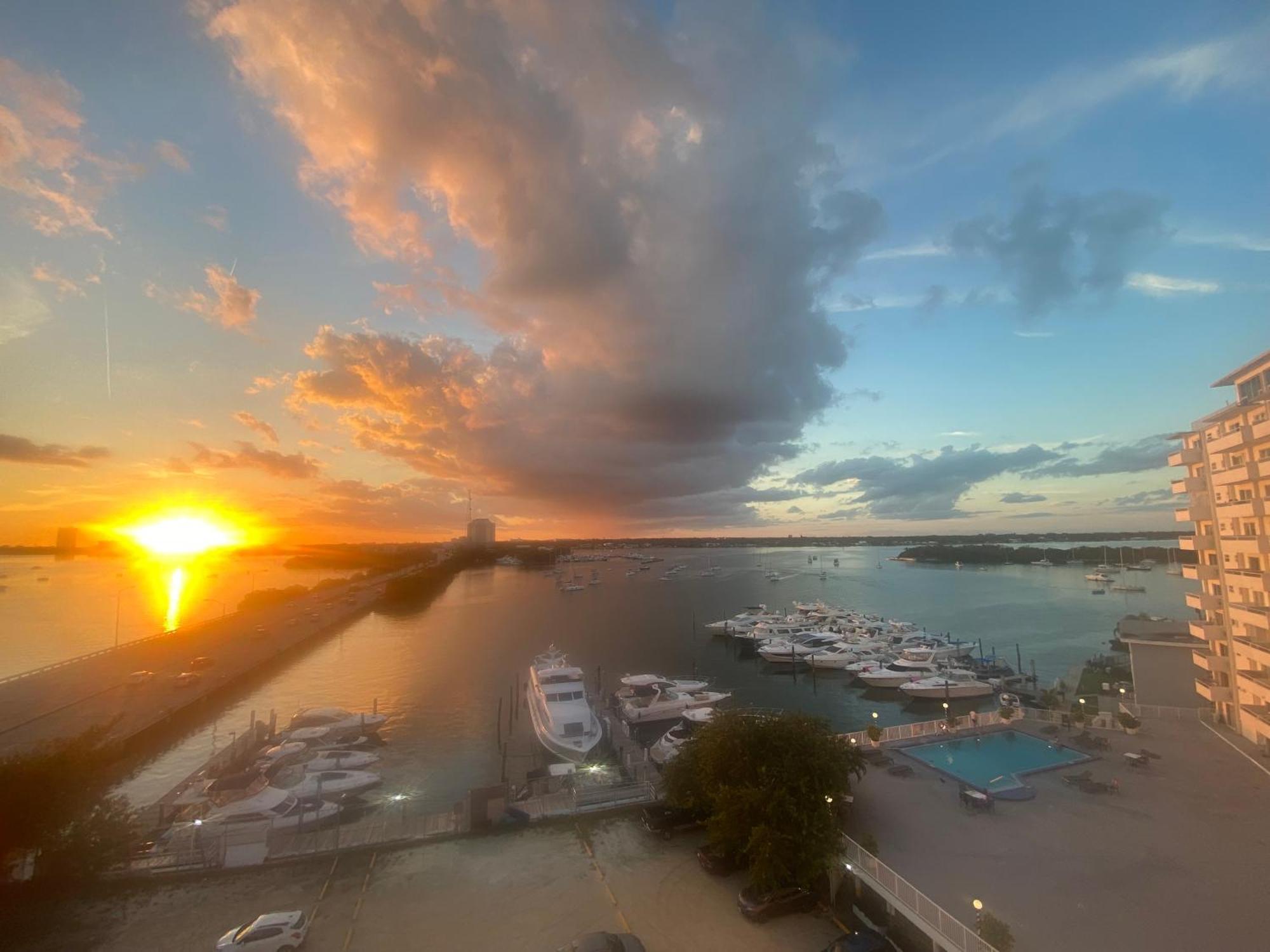 Panoramic Luxurious Waterfront One Bedroom Apartment With Miami Skyline View Free Parking 5Min Drive To Miami Beach Kültér fotó