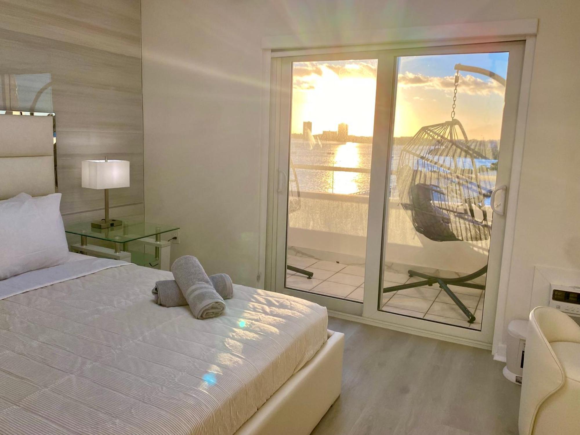 Panoramic Luxurious Waterfront One Bedroom Apartment With Miami Skyline View Free Parking 5Min Drive To Miami Beach Kültér fotó