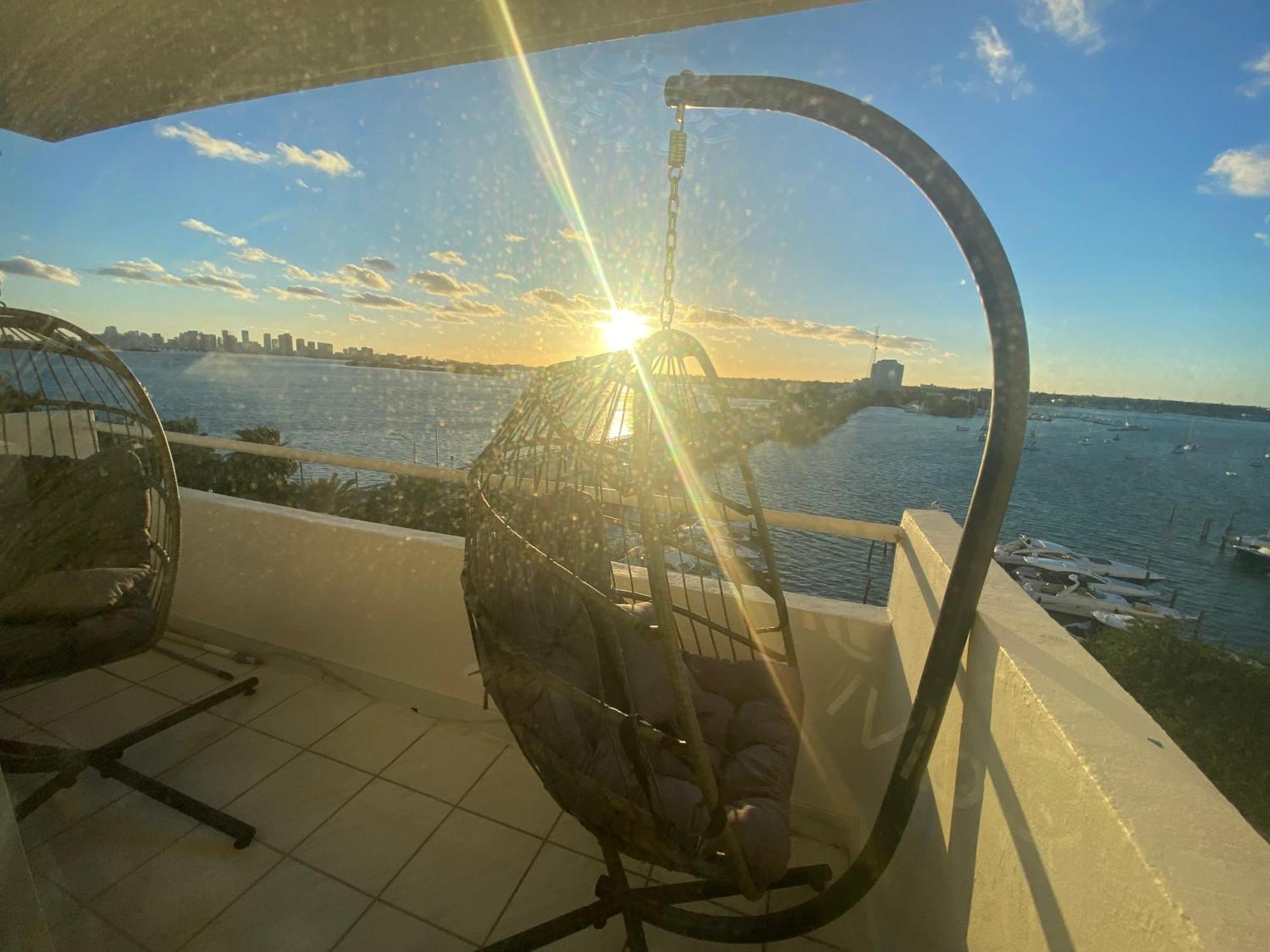 Panoramic Luxurious Waterfront One Bedroom Apartment With Miami Skyline View Free Parking 5Min Drive To Miami Beach Kültér fotó