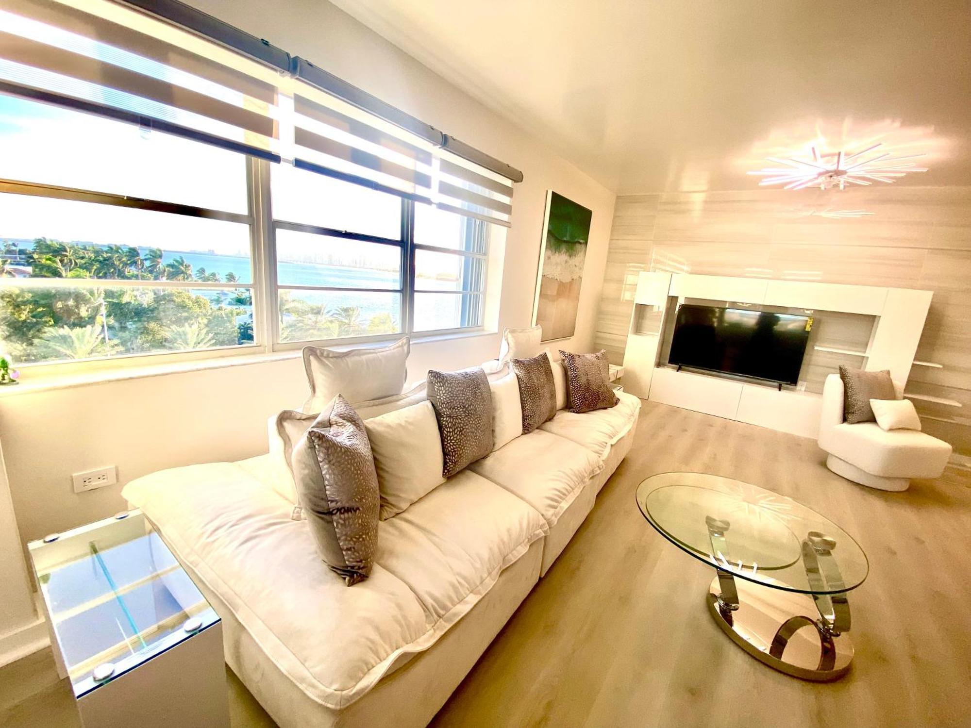 Panoramic Luxurious Waterfront One Bedroom Apartment With Miami Skyline View Free Parking 5Min Drive To Miami Beach Kültér fotó