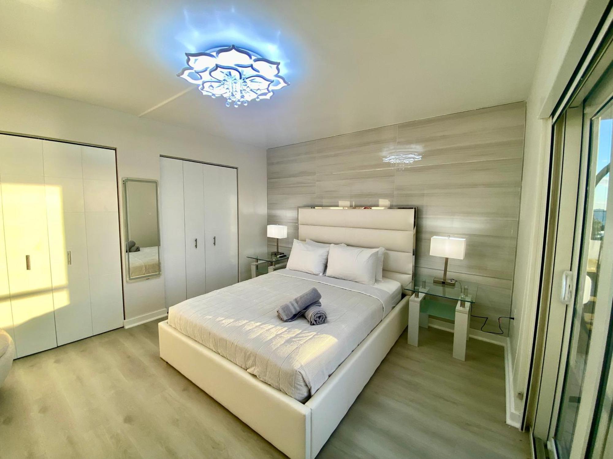 Panoramic Luxurious Waterfront One Bedroom Apartment With Miami Skyline View Free Parking 5Min Drive To Miami Beach Kültér fotó