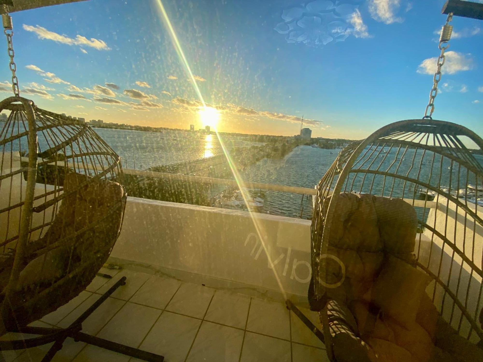 Panoramic Luxurious Waterfront One Bedroom Apartment With Miami Skyline View Free Parking 5Min Drive To Miami Beach Kültér fotó